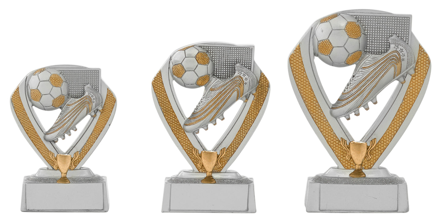 Voetbal resin trofee met voetbalschoen, voetbal en doel verkrijgbaar in 10, 12 en 14 cm inclusief tekstplaatje.