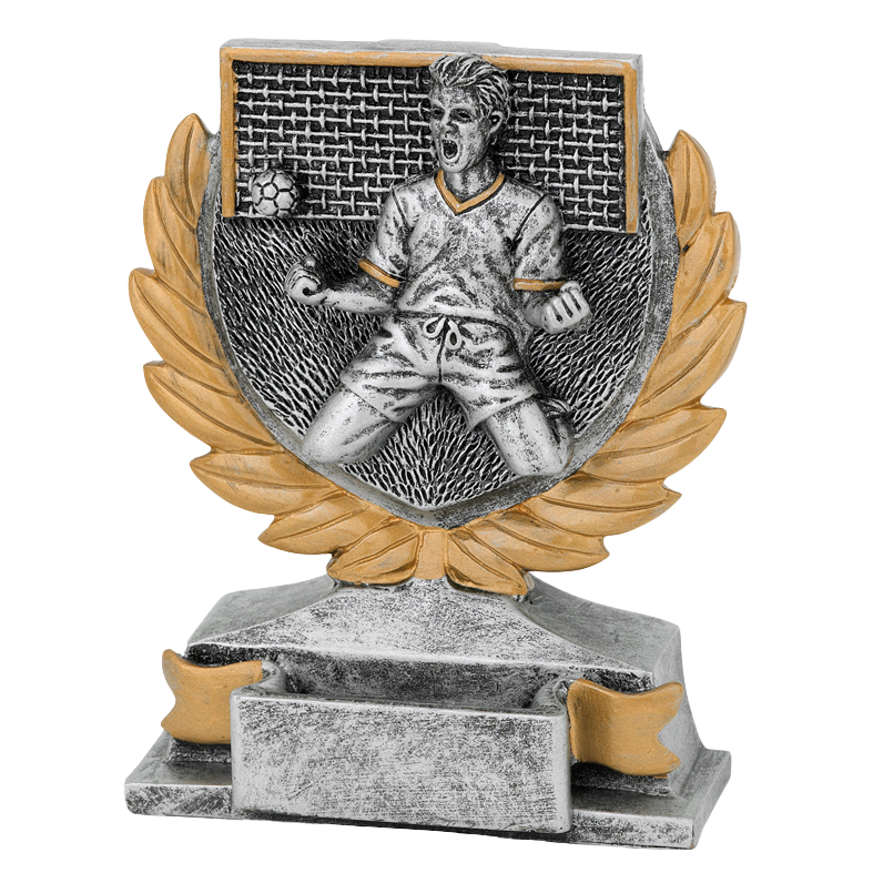 Voetbal resin trofee van 12 cm met juichende voetballer voor doel en mogelijkheid voor gepersonaliseerd tekstplaatje.