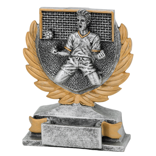 Voetbal resin trofee van 12 cm met juichende voetballer voor doel en mogelijkheid voor gepersonaliseerd tekstplaatje.